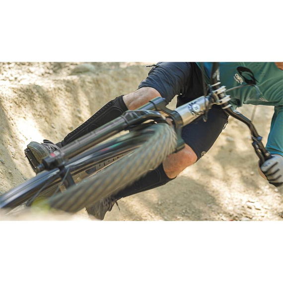 REKD Energy Covert Chrániče holení a kotníků krátké černé