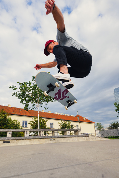 Kompletní městské sportovní stavby Logo Skateboard 8.0"