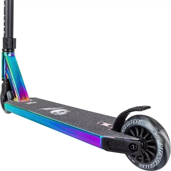 Kaskadérský hliníkový lehký skútr pro mladé jezdce NKD Next Generation Rainbow Stunt wys. 79,4 cm