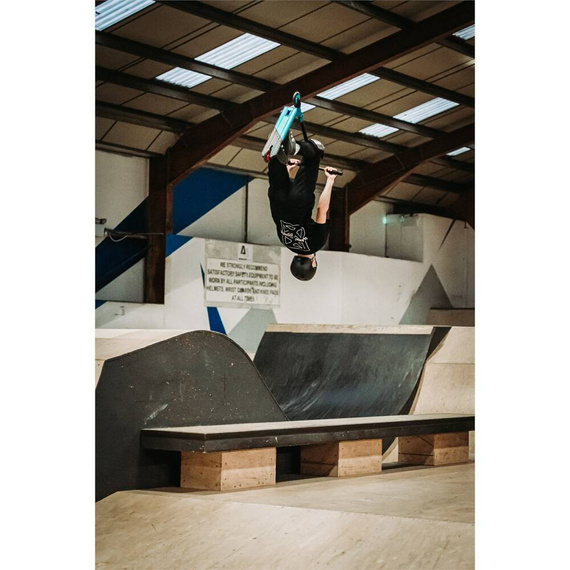 Dětská výkonnostní koloběžka SLAMM Assault Blue 84 cm 