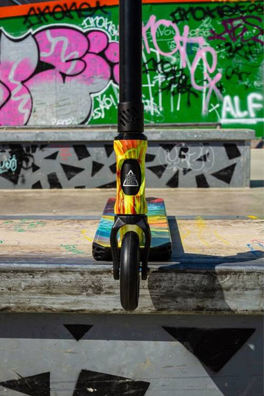 Výkonný skútr 86,5 cm SLAMM Strobe V4 Surge