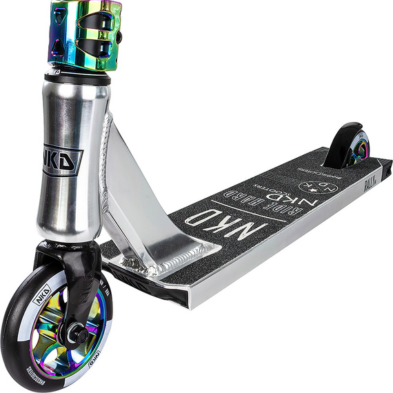 Výkonnostní skútr NKD Rally V4 Silver a Rainbow wys. 79 cm