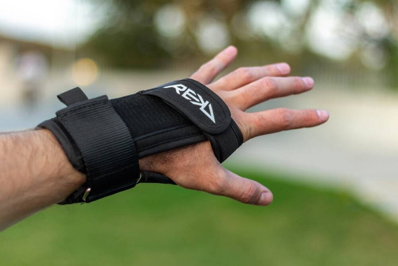 Ochraniacze na nadgarstki REKD Pro Wrist Guards Czarne