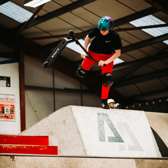 Koloběžka pro začátečníky SLAMM Classic Stunt Black 81,5 cm 