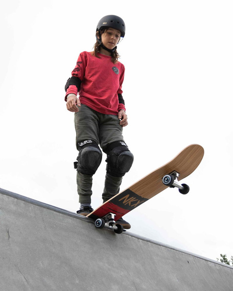 NKX Brain Saver Skateboardová helma černo-zlatá lebka