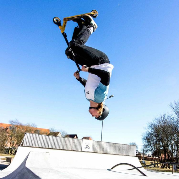 Příběh High Roller Performance Scooter Gold Wys. 84 cm