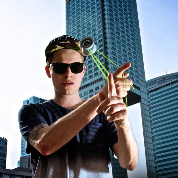 Yoyo set pro začátečníky YoYoFactory ONE + držák na yoyo + 10 strun