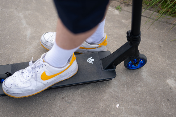 Griptape pro výkonné skútry brusný papír Urban Sports Black 610 mm