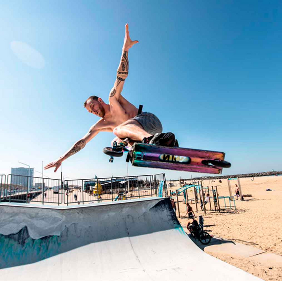 Výkonnostní koloběžka Velká hliníková lehká široká platforma NKD Turbine Rainbow High 87 cm