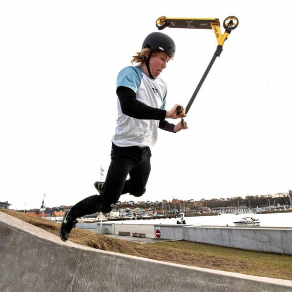 Příběh High Roller Performance Scooter Gold Wys. 84 cm