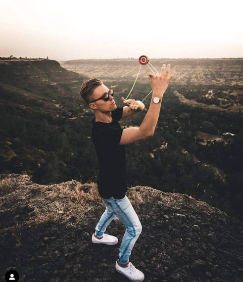 Kovové yoyo pro pokročilé uživatele YoYoFactory Shutter Splash Black Rainbow