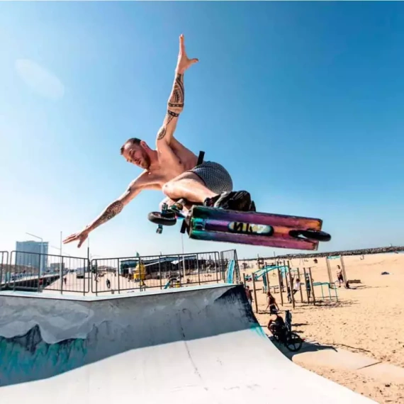 Výkonný skútr NKD Turbine Black & Rainbow High 87 cm