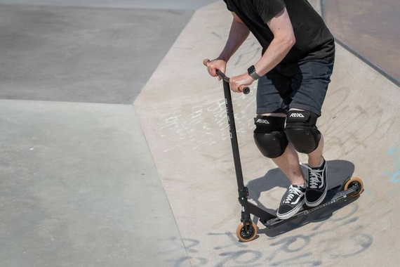 Chrániče kolen REKD Ramp M Black