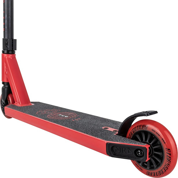 NKD Next Generation Červeno-černá vysoce výkonná hliníková koloběžka pro mladé jezdce. 79,4 cm