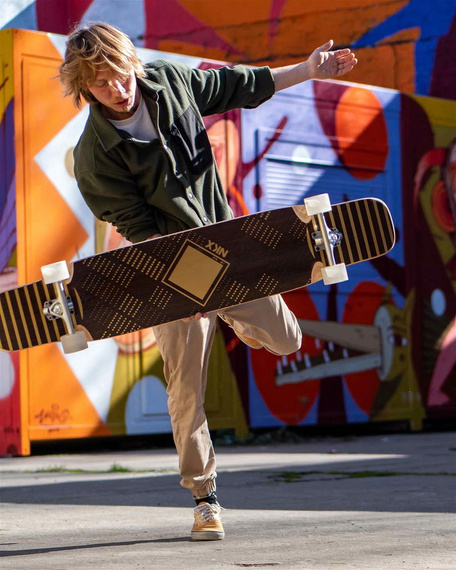 Longboard pro tanec NKX Vegas Gold 121 cm