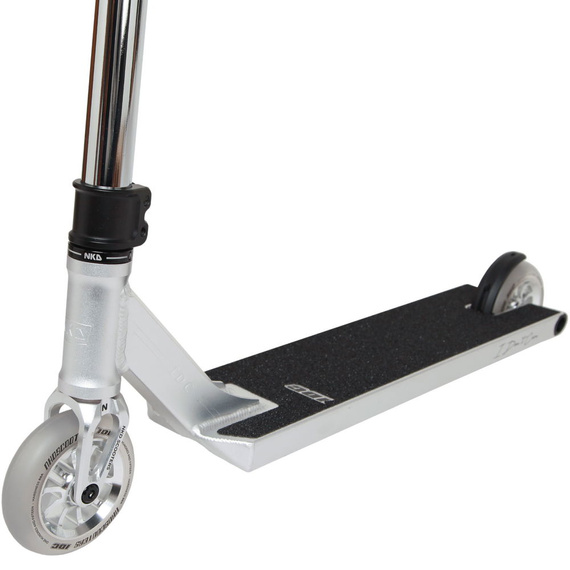Výkonný skútr NKD IDC Stunt Silver wys. 85 cm