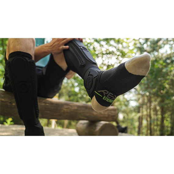 REKD Energy Covert Chrániče holení a kotníků krátké černé