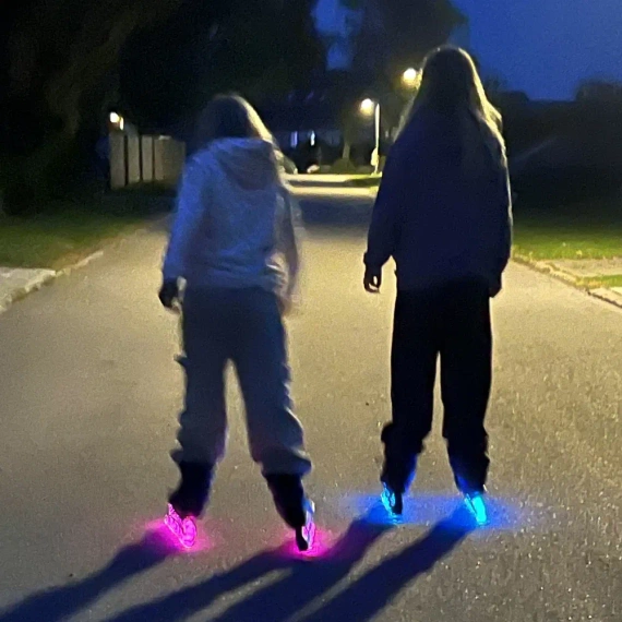 Story Midnight Nastavitelné inline brusle Černá a růžová LED dioda