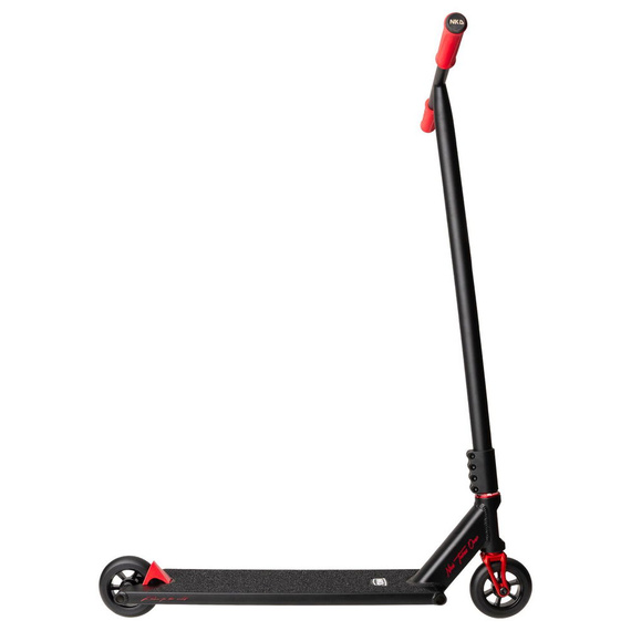 Výkonný skútr NKD Mono Black and Red wys. 89 cm