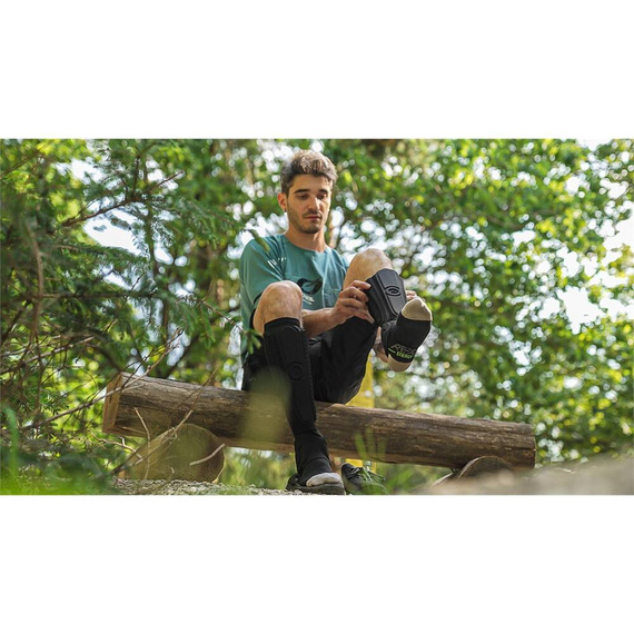 REKD Energy Covert Chrániče holení a kotníků krátké černé