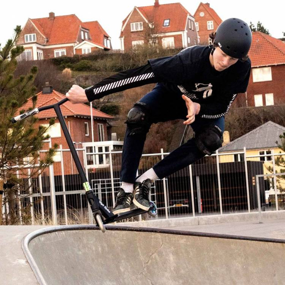 Příběh High Roller Performance Scooter Gold Wys. 84 cm