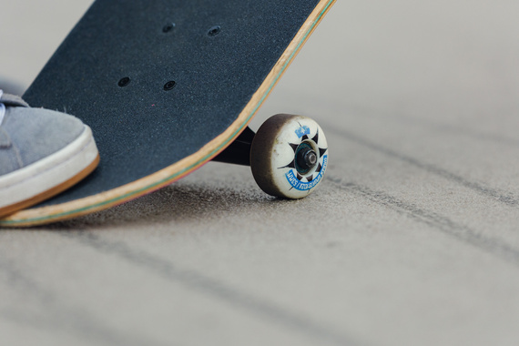 Kompletní městský sportovní modrý skateboard Skeleton 7.75"