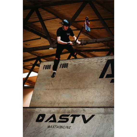 Dětská výkonná koloběžka SLAMM Assault oranžová 84 cm