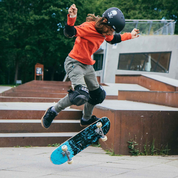 NKX Brain Saver Skateboardová helma Black Skull 