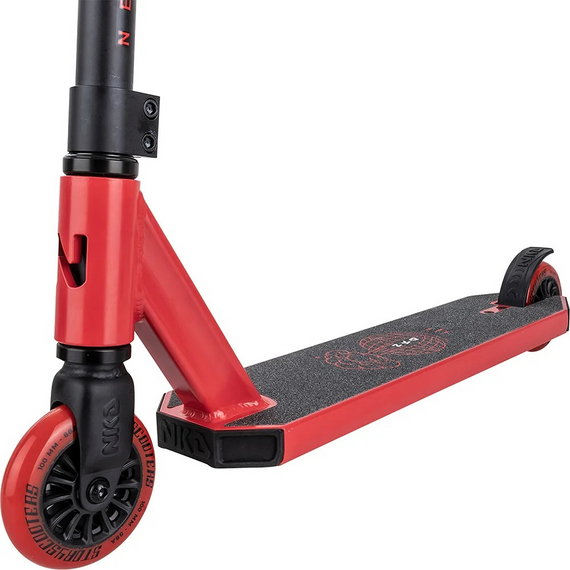 NKD Next Generation Červeno-černá vysoce výkonná hliníková koloběžka pro mladé jezdce. 79,4 cm