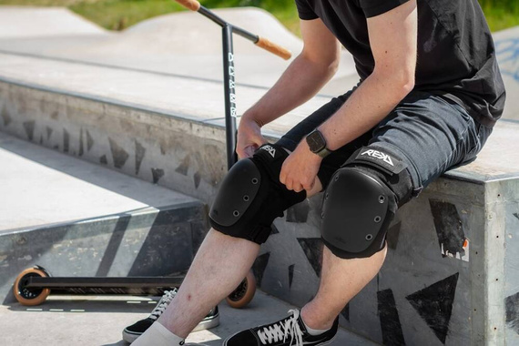 Chrániče kolen REKD Ramp M Black