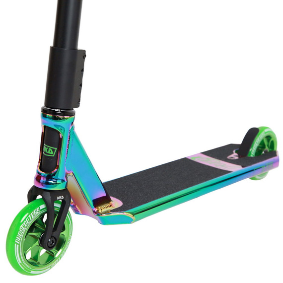 Výkonnostní skútr NKD Palivo Neochrom wys. 84 cm