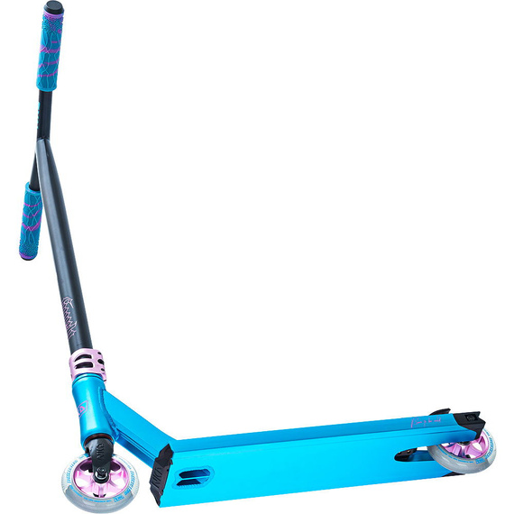 Výkonnostní skútr NKD Rally V4 XS Black Teal wys. 73 cm