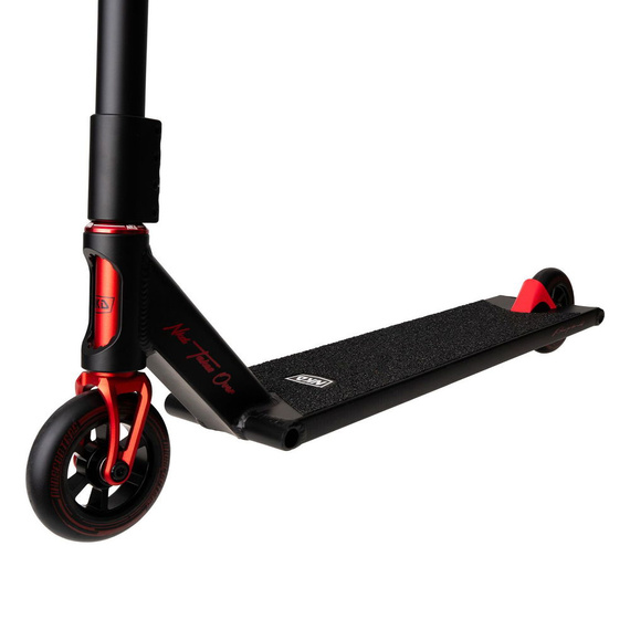 Výkonný skútr NKD Mono Black and Red wys. 95 cm