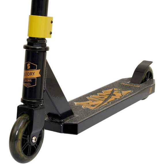Příběh Blade Stunt Scooter Black and Gold wys. 75 cm