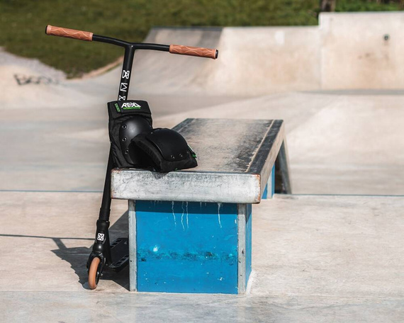 Chrániče kolen REKD Energy Ramp XL Black