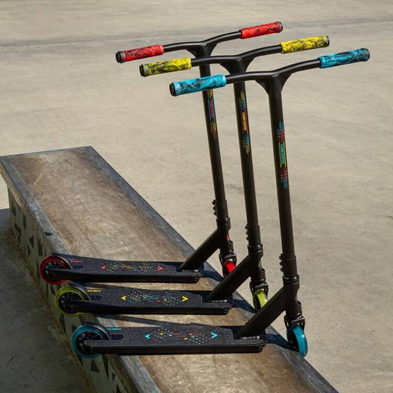 Výkonný skútr 83,5 cm SLAMM Classic V9 Black and Yellow