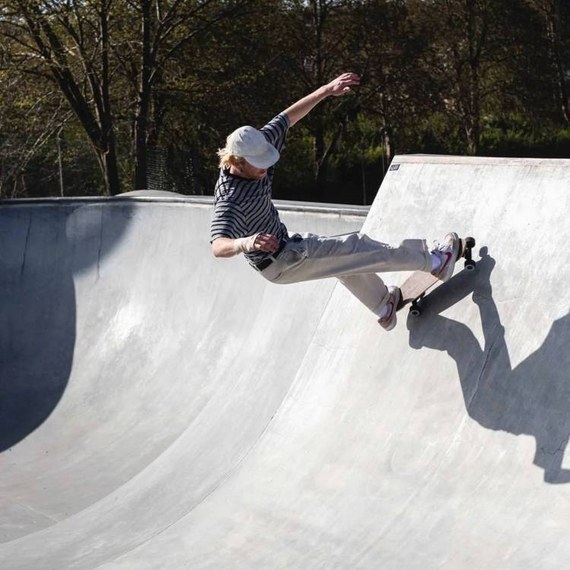 NKX Classic Cruiser Skateboard bílo-červený 26"