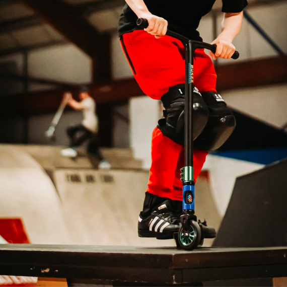 Výkonná koloběžka SLAMM Classic Stunt Blue 81,5 cm pro začátečníky 