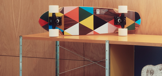 Cruiser GLOBE Blazer Eames Play skateboard 66 cm