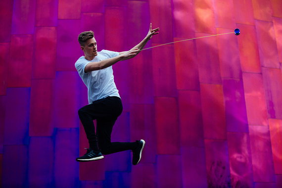 Kovové yoyo pro pokročilé YoYoFactory Shutter Wide Angle Splash Orange and Turquoise