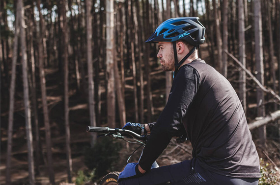 REKD Pathfinder Helma Zelená cyklistická přilba 