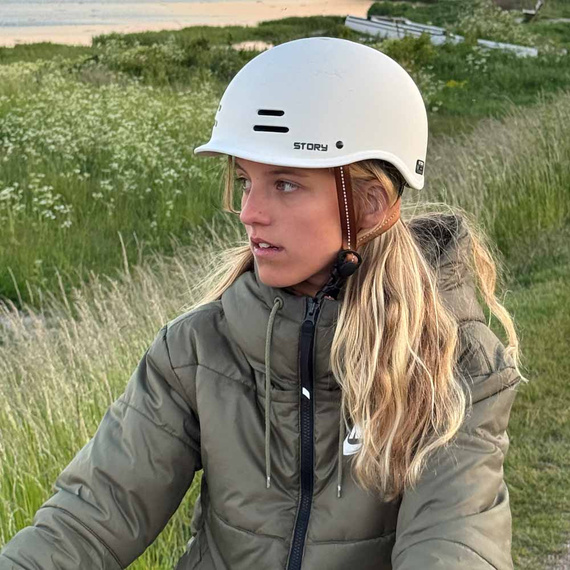 Příběh Retro Certifikovaná přilba bílá