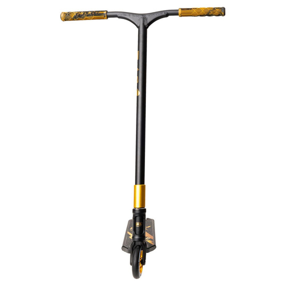 Výkonnostní skútr NKD Fuel Black and Gold wys. 92 cm