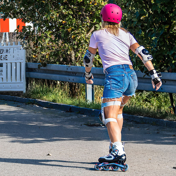 Skateboardová helma NKX Brain Saver Raspberry