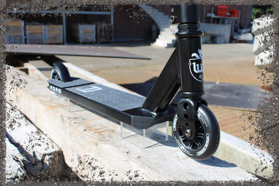 Longway Adam Pro Performance Scooter Black wys. 81 cm