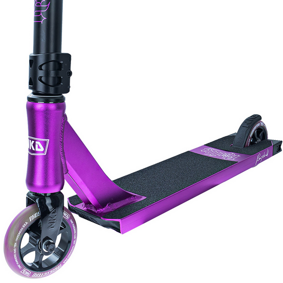 Výkonnostní skútr NKD Rally V4 Purple wys. 79 cm