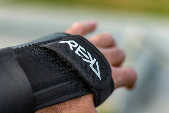 Ochraniacze na nadgarstki REKD Pro Wrist Guards Czarne
