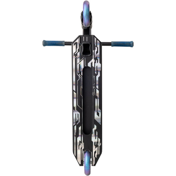 NKD Next Generation Black/Blue Vysoce výkonná hliníková lehká koloběžka pro mladé jezdce. 79,4 cm