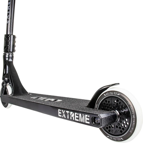 Výkonnostní koloběžka Velká hliníková lehká široká řídítka a platforma NKD Extreme Black wys. 91 cm