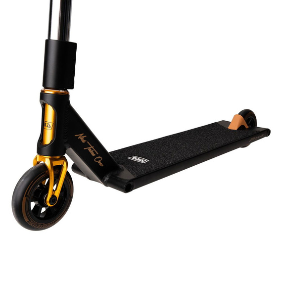 Výkonný skútr NKD Mono Black/Brown wys. 95 cm